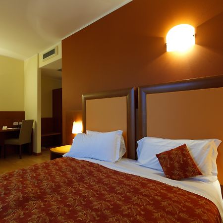 Hotel Villa Delle Rose - Malpensa Oleggio Extérieur photo