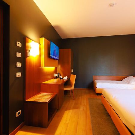 Hotel Villa Delle Rose - Malpensa Oleggio Extérieur photo