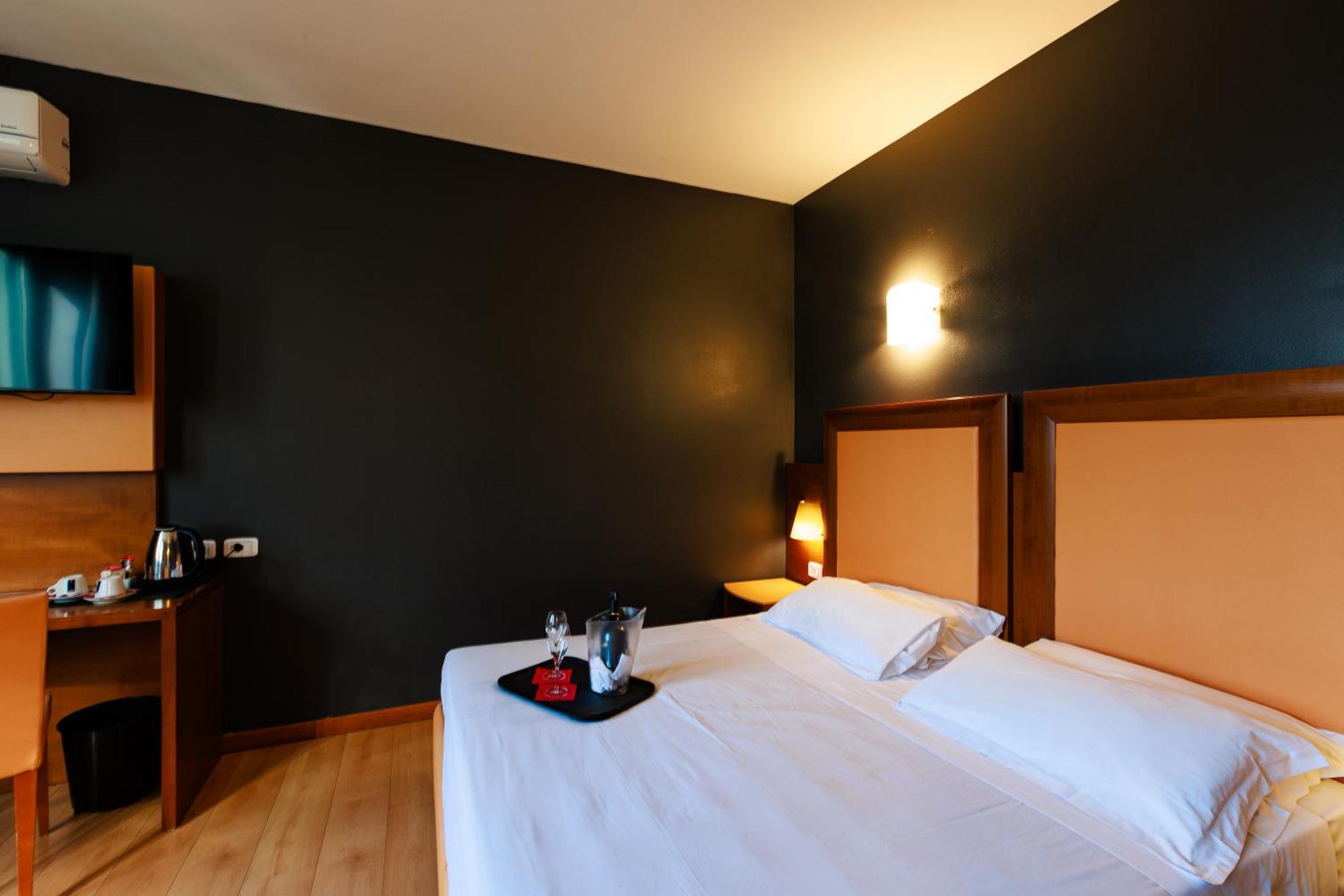 Hotel Villa Delle Rose - Malpensa Oleggio Extérieur photo