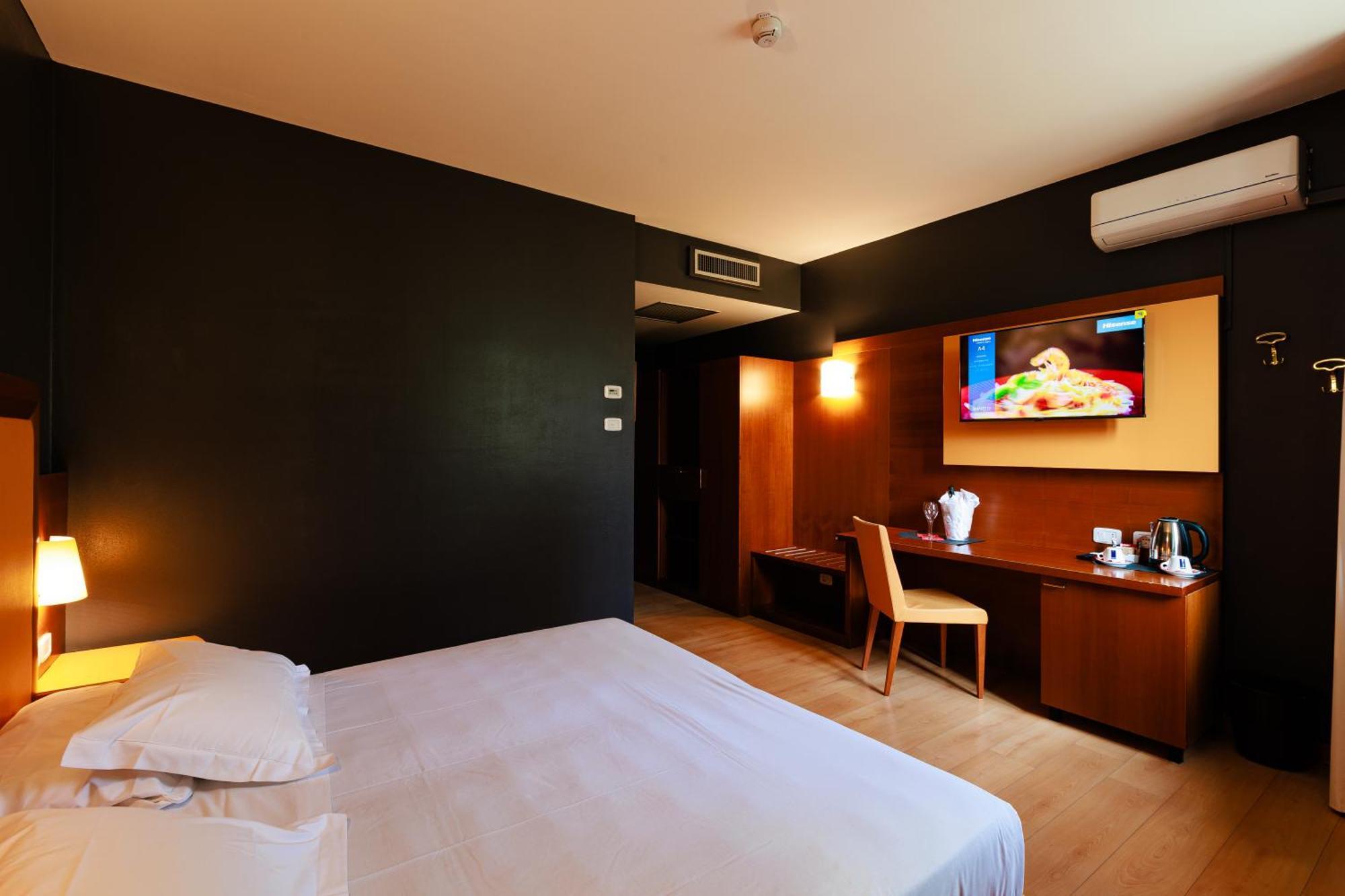 Hotel Villa Delle Rose - Malpensa Oleggio Extérieur photo