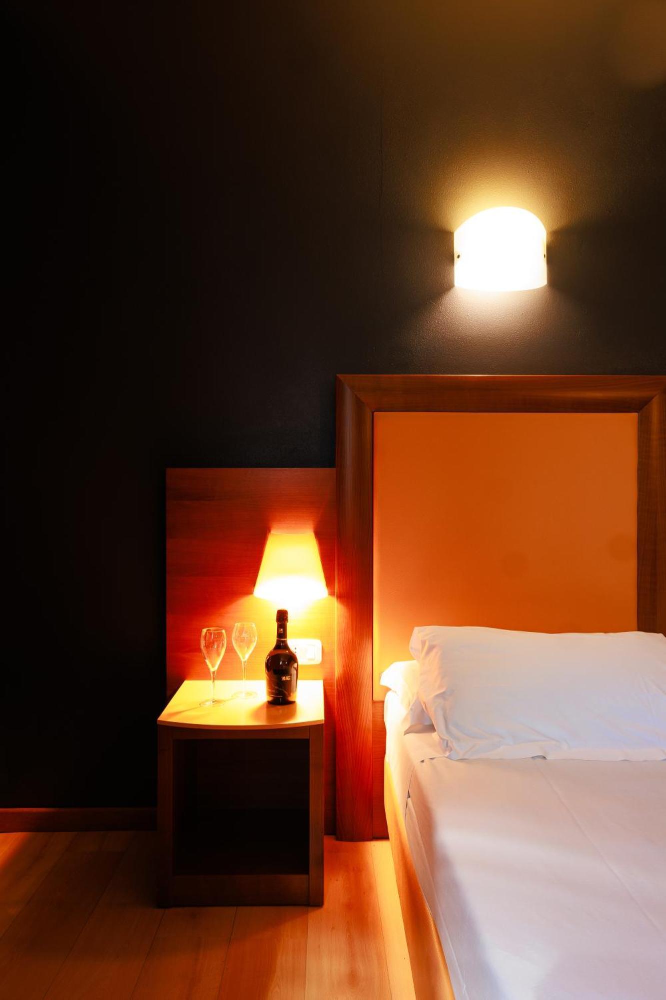 Hotel Villa Delle Rose - Malpensa Oleggio Extérieur photo