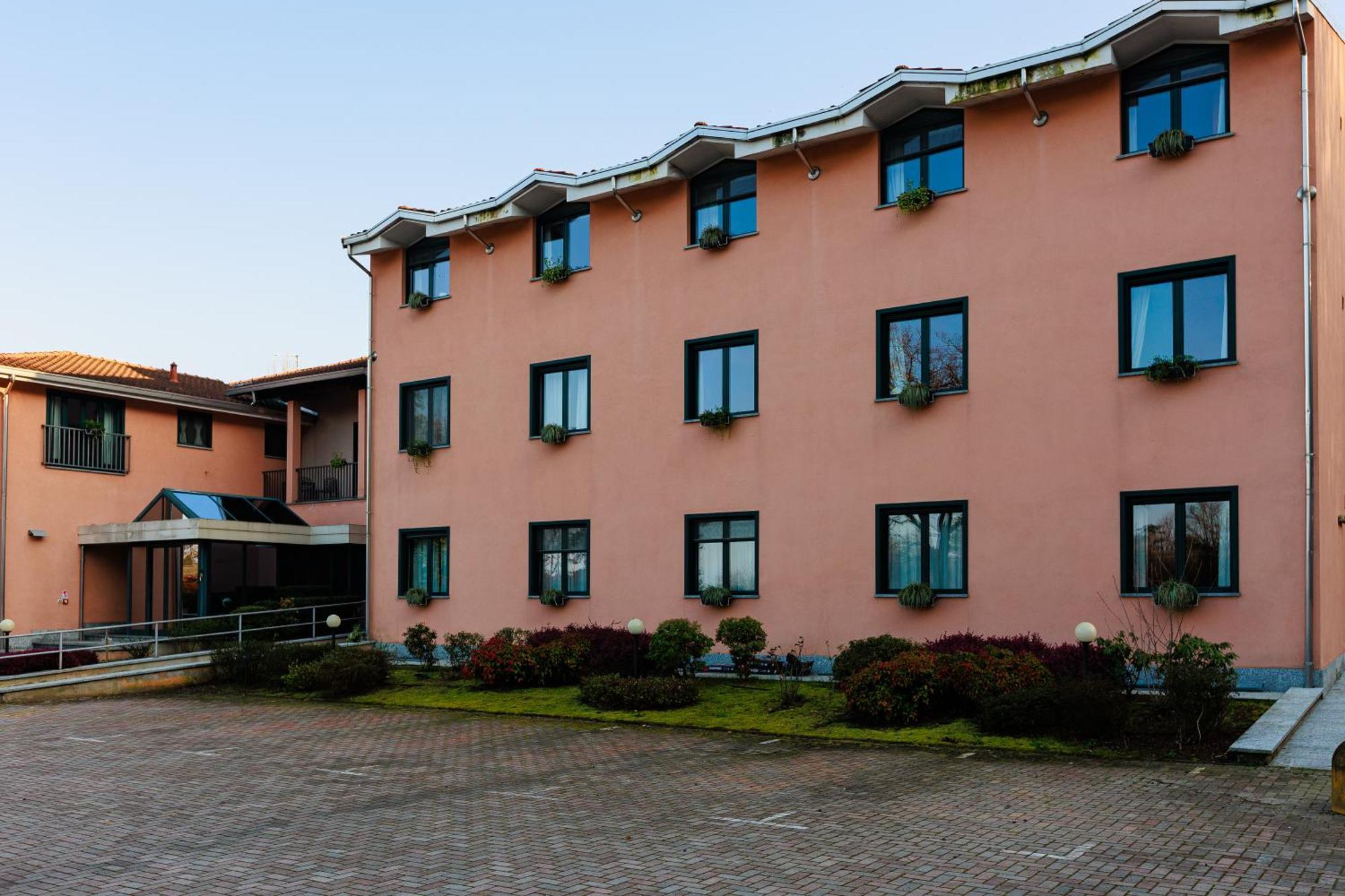 Hotel Villa Delle Rose - Malpensa Oleggio Extérieur photo