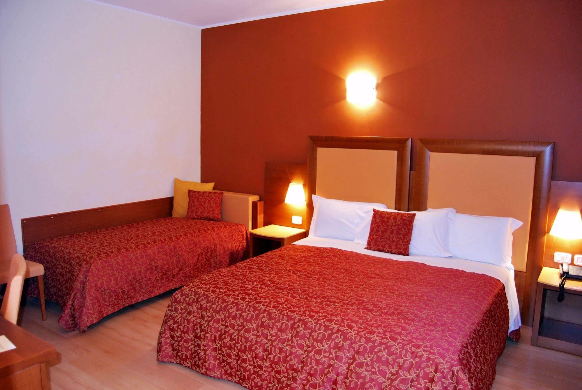 Hotel Villa Delle Rose - Malpensa Oleggio Extérieur photo