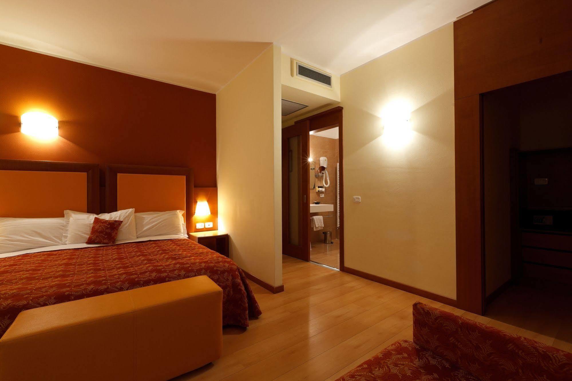 Hotel Villa Delle Rose - Malpensa Oleggio Extérieur photo
