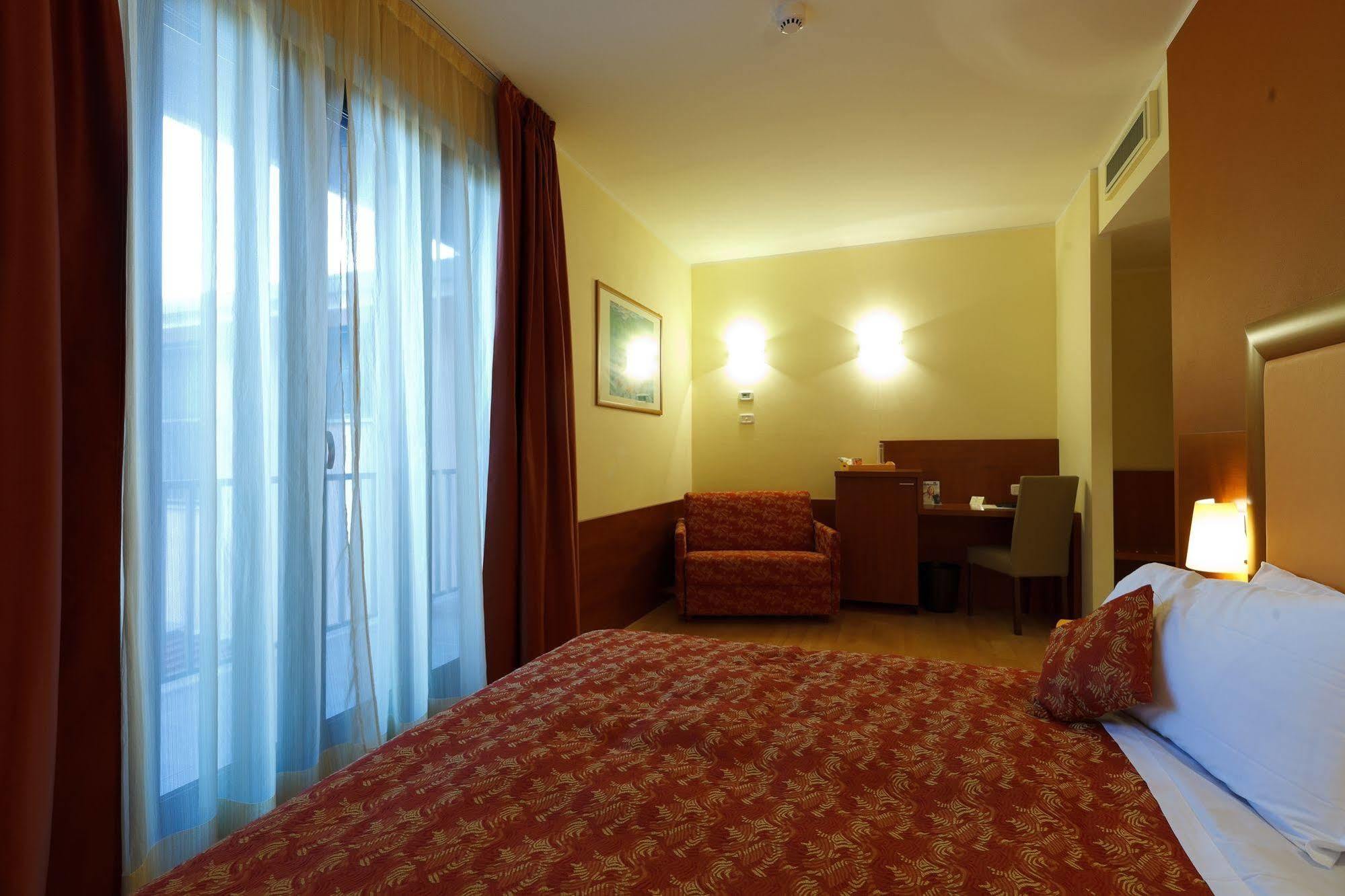 Hotel Villa Delle Rose - Malpensa Oleggio Extérieur photo