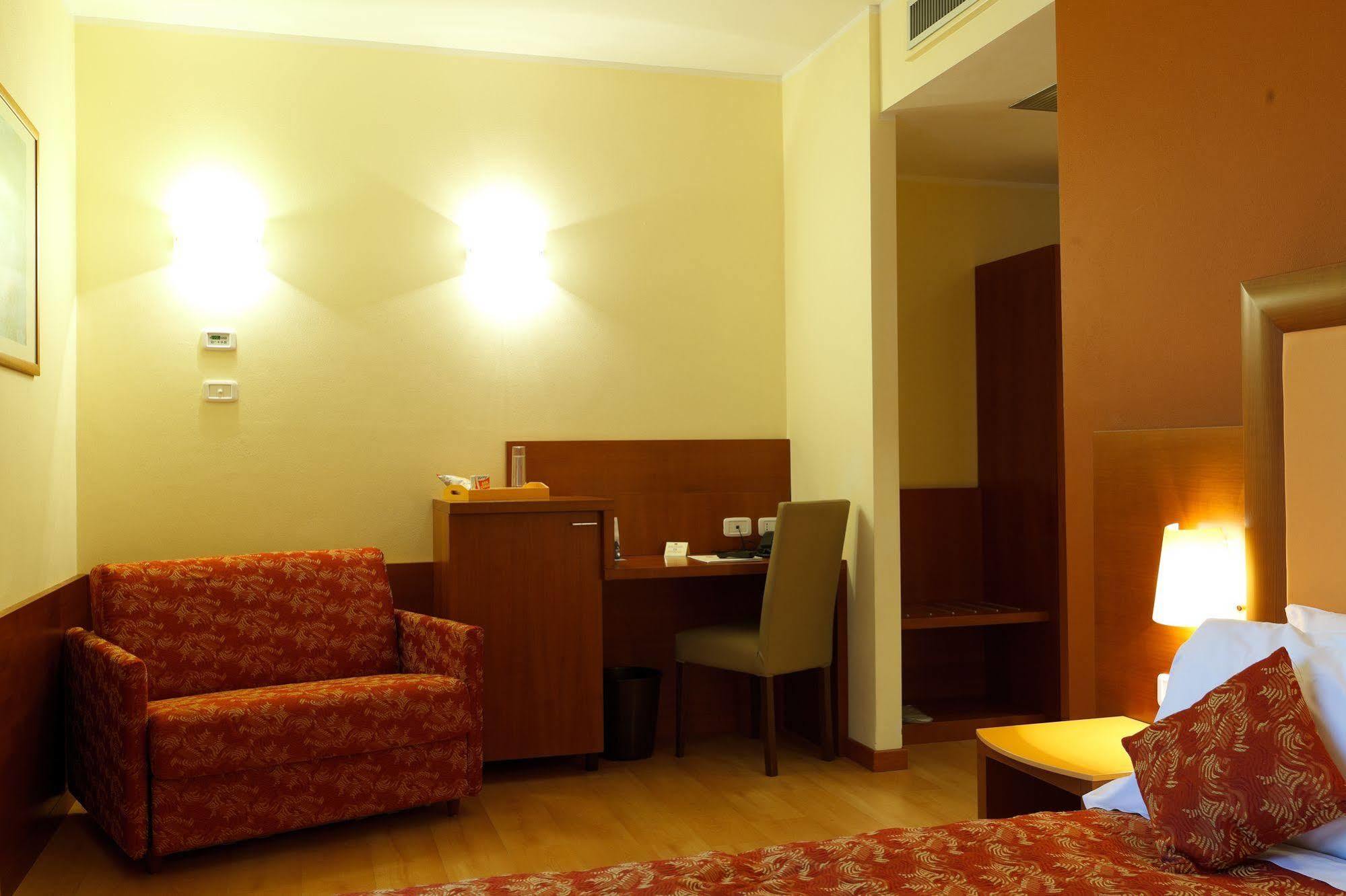 Hotel Villa Delle Rose - Malpensa Oleggio Extérieur photo